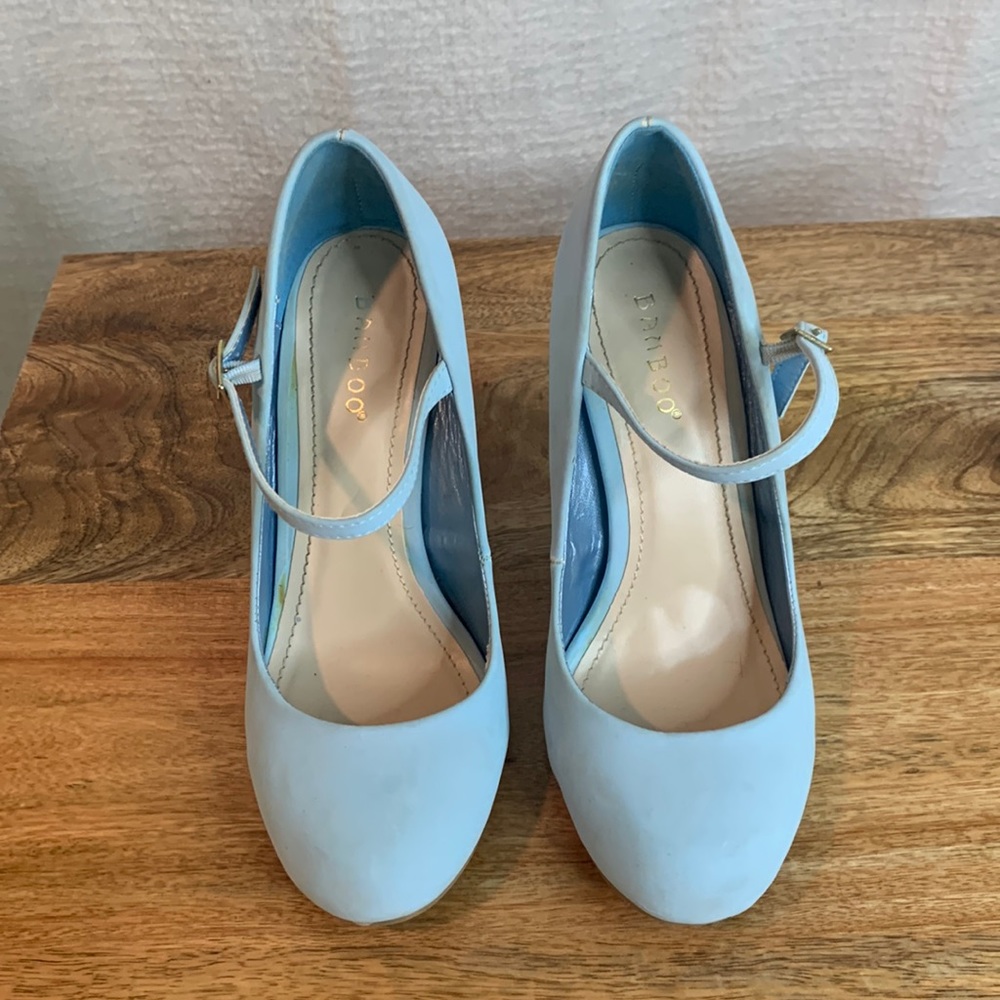 Bamboo baby blue buckled pumps
